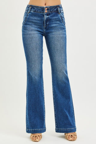 High rise flares denim jeans with classic, medium wash and wide leg silhouette.